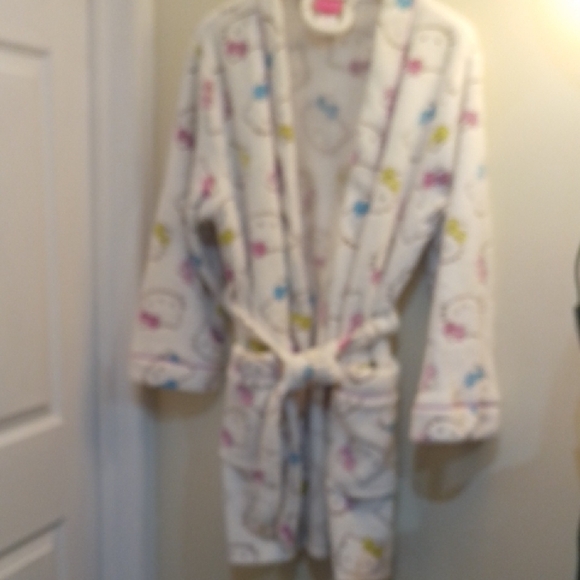 A4 Hello Kitty By Sanrio M White Robe with Hello Kitty Faces - Picture 1 of 11